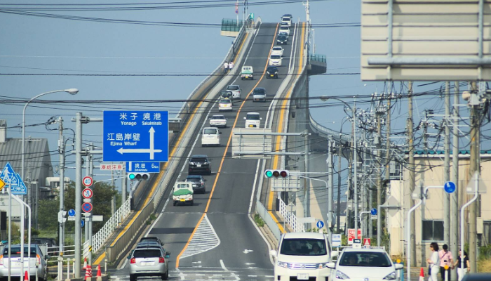 Jembatan Eshima Ohashi Menarik Perhatian, Apa Penyebabnya?