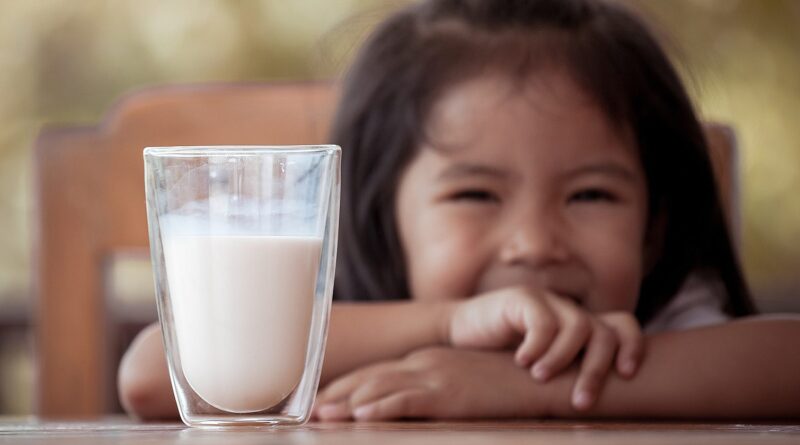 Trik Mengatasi Bocah Yang Tidak Mau Minum Susu