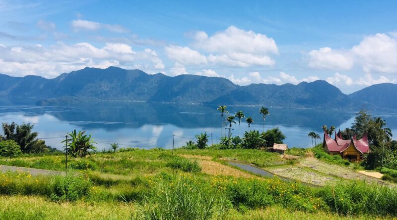 Destinasi Danau Maninjau Yang Bikin Pengunjung Betah