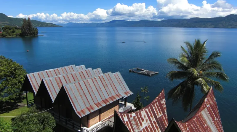 Menjelajahi Keindahan Alam Pulau Samosir