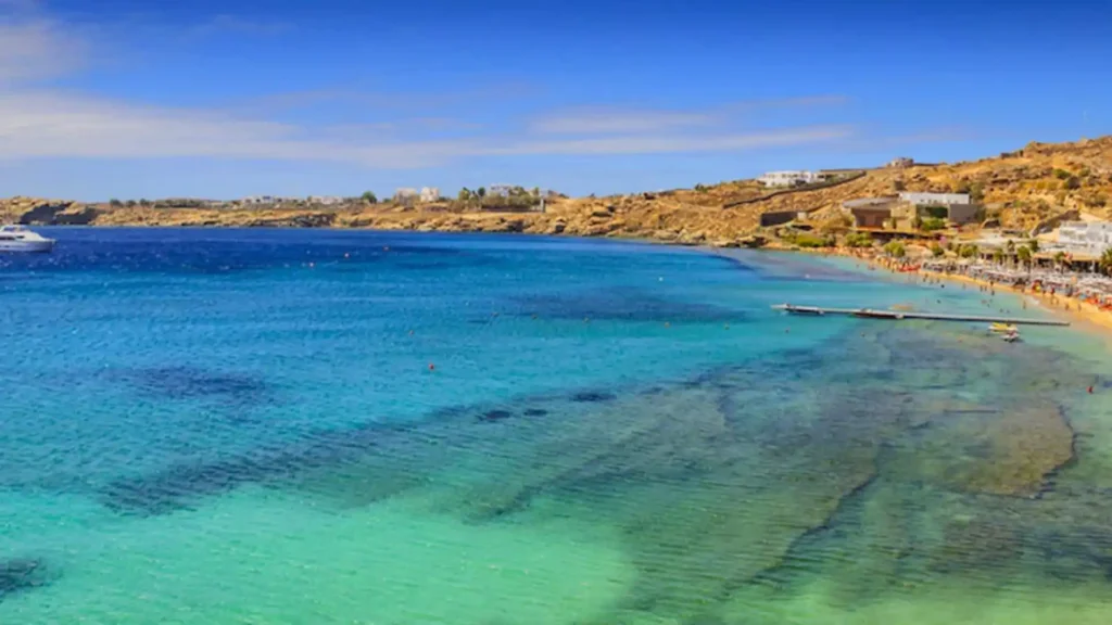 Menjelajahi Pesona Pantai Mykonos