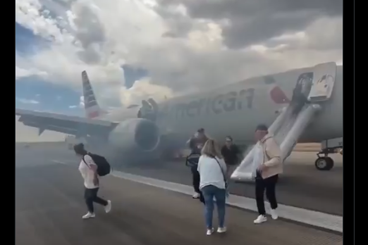 American Airlines Keluarkan Api, 1 Penumpang Luka