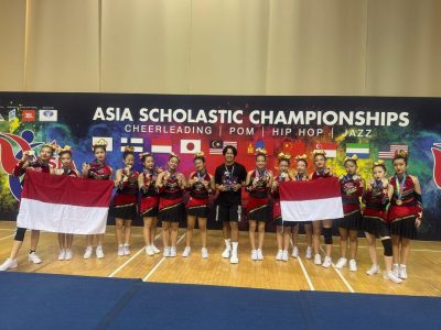 Queens Cheerleading Kibarkan Merah Putih, Berjaya Di Singapura
