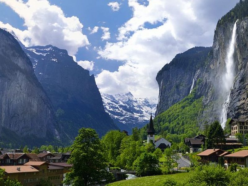 Intip Lauterbrunnen, Lembah Indah Tempat El Lamar Syifa