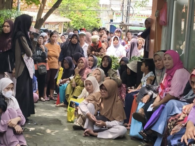 Warga Tangsel Serbu Kantor Pos: Berburu BLT Rp 900K