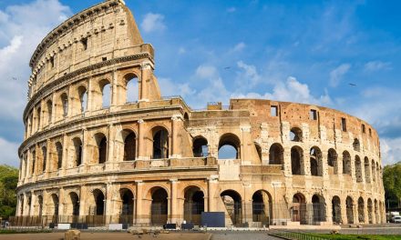 Bangunan Colosseum Simbol Kekuatan & Keindahan Roma Kuno