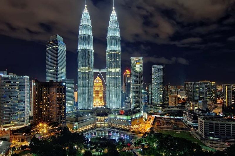 Gedung Petronas Towers Simbol Modernitas & Kemajuan Malaysia