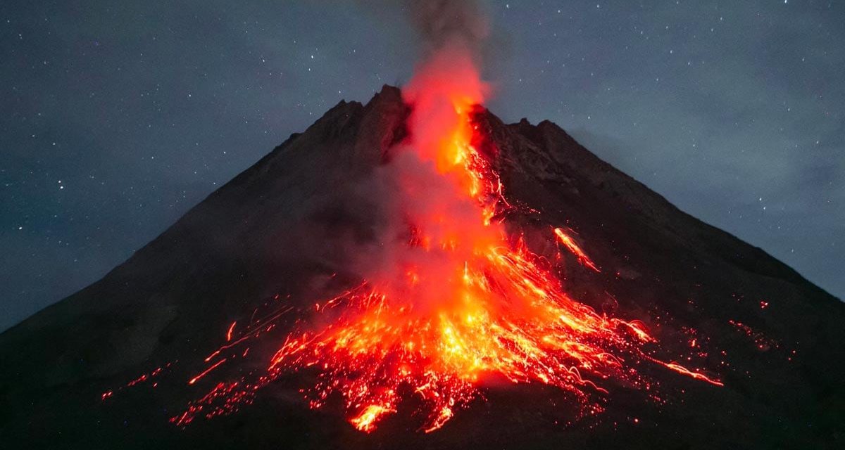 Gunung Merapi Salah Satu Gunung Berapi Yang Masih Aktif