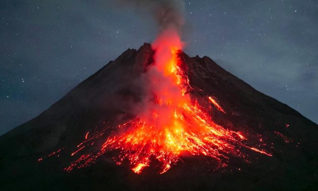 Gunung Merapi Salah Satu Gunung Berapi Yang Masih Aktif